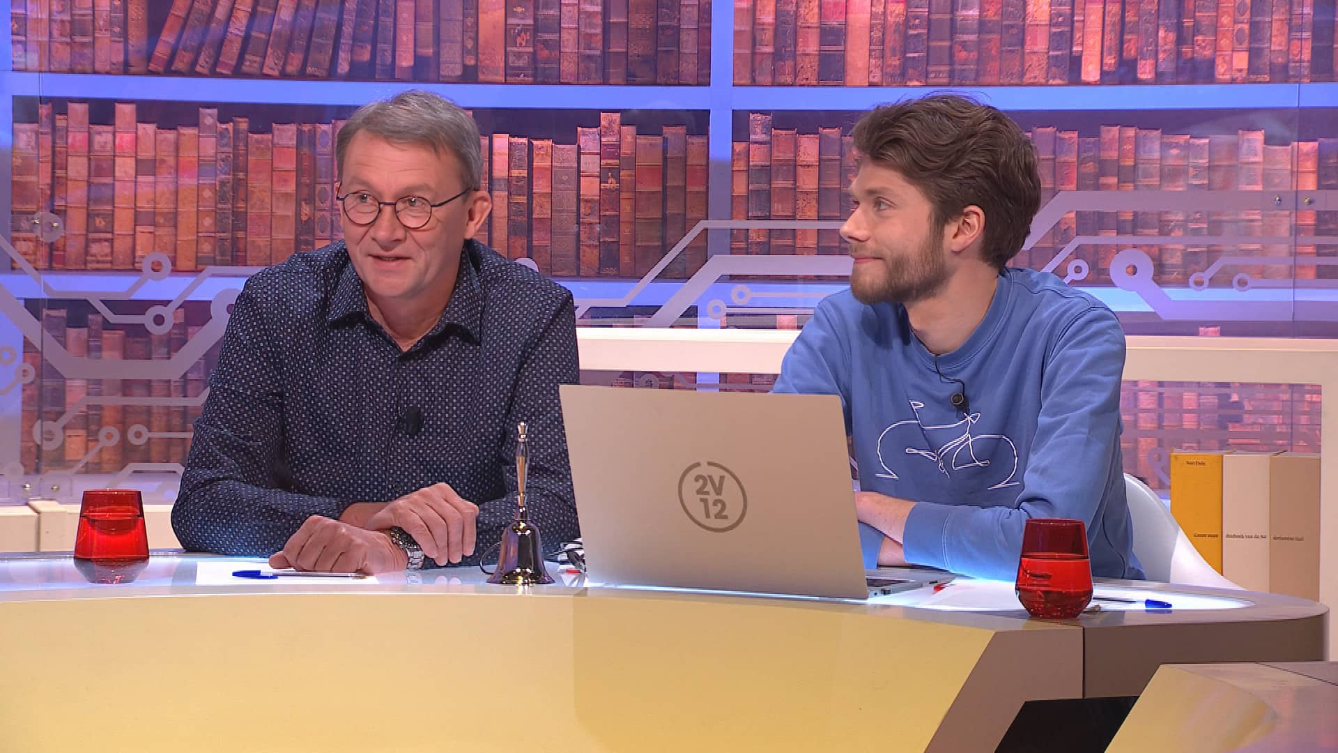 2 voor 12 presentator